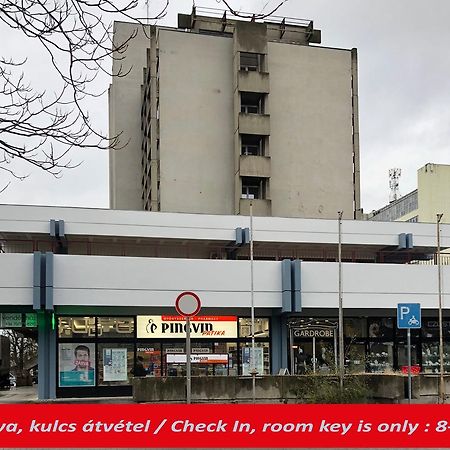 Pelikan Vendeghaz Hotel Szolnok Buitenkant foto