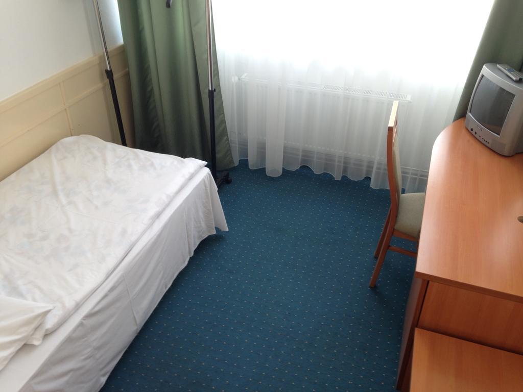 Pelikan Vendeghaz Hotel Szolnok Kamer foto