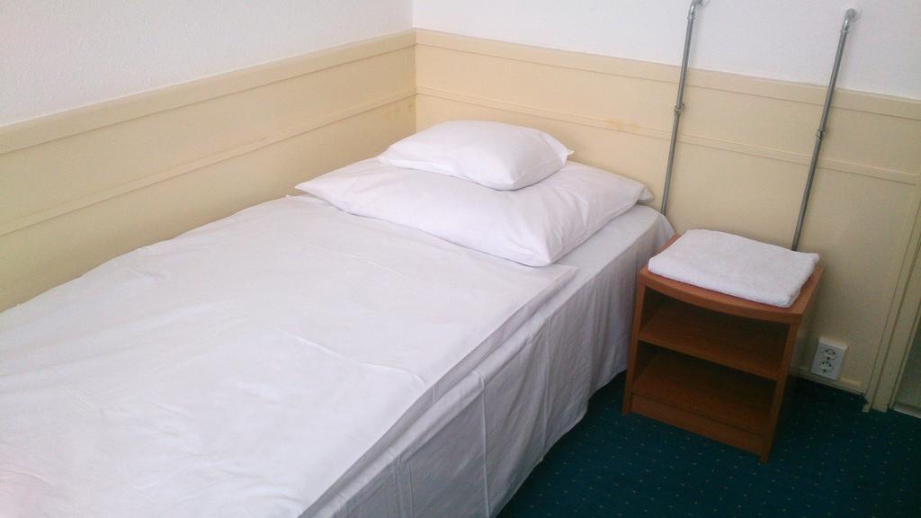 Pelikan Vendeghaz Hotel Szolnok Buitenkant foto