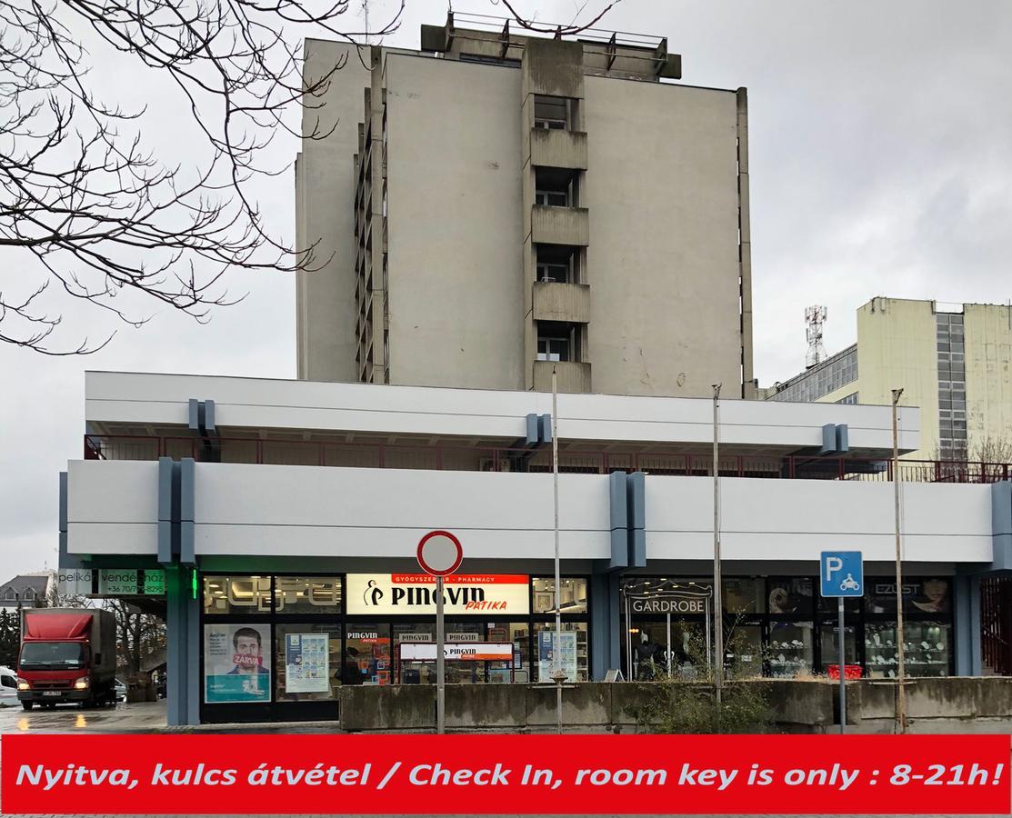 Pelikan Vendeghaz Hotel Szolnok Buitenkant foto