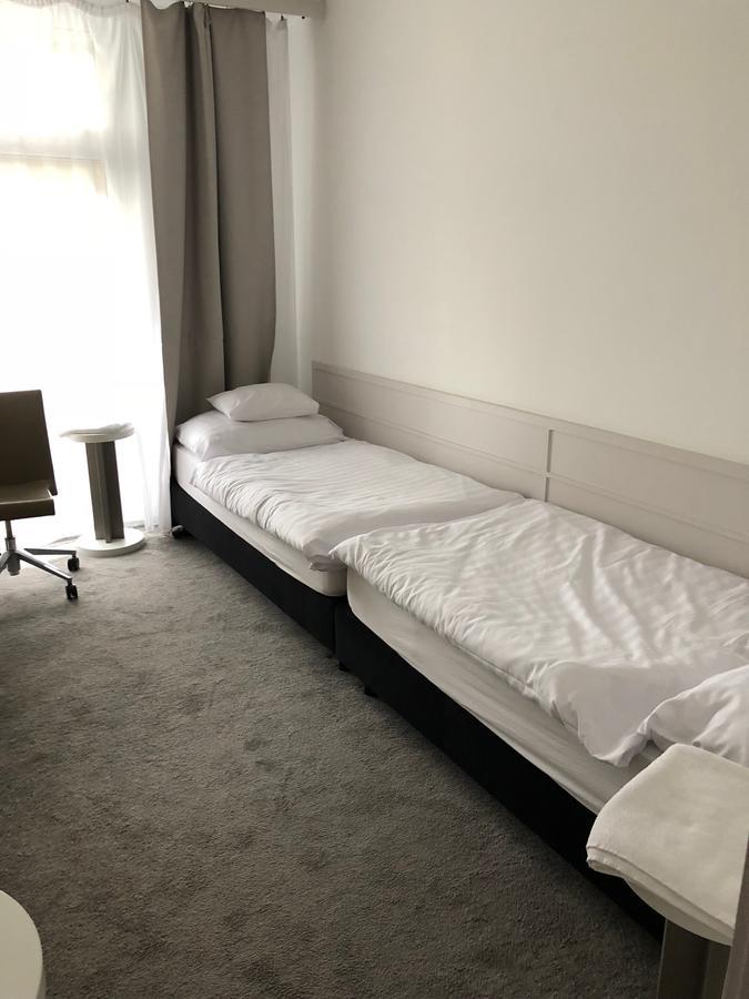 Pelikan Vendeghaz Hotel Szolnok Buitenkant foto